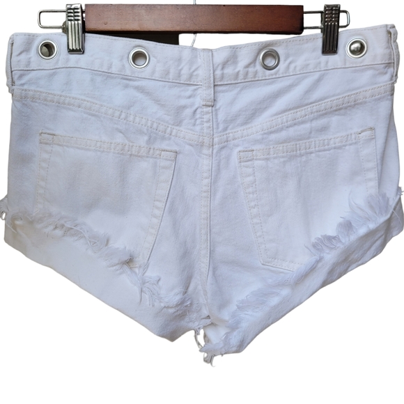 We the Free Distressed Grommet Denim Shorts Size 27 - Picture 3 of 16